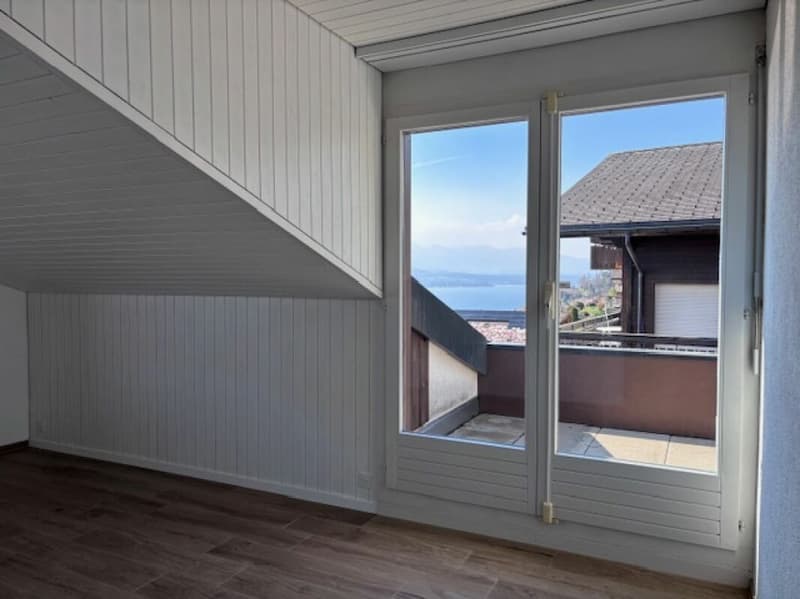 Top 4.5-Zimmer-Dachwohnung mit traumhafter Aussicht in Gunten (11)