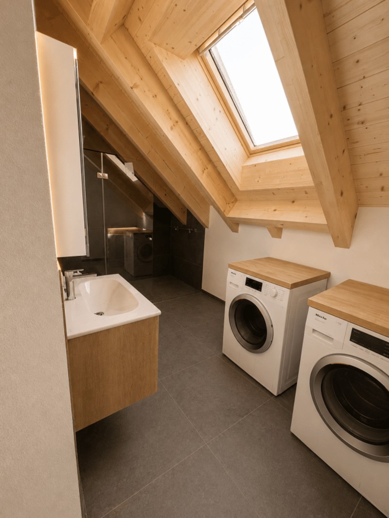 2.5-Zimmer-Dachwohnung süd an zentraler Lage zu vermieten (8)