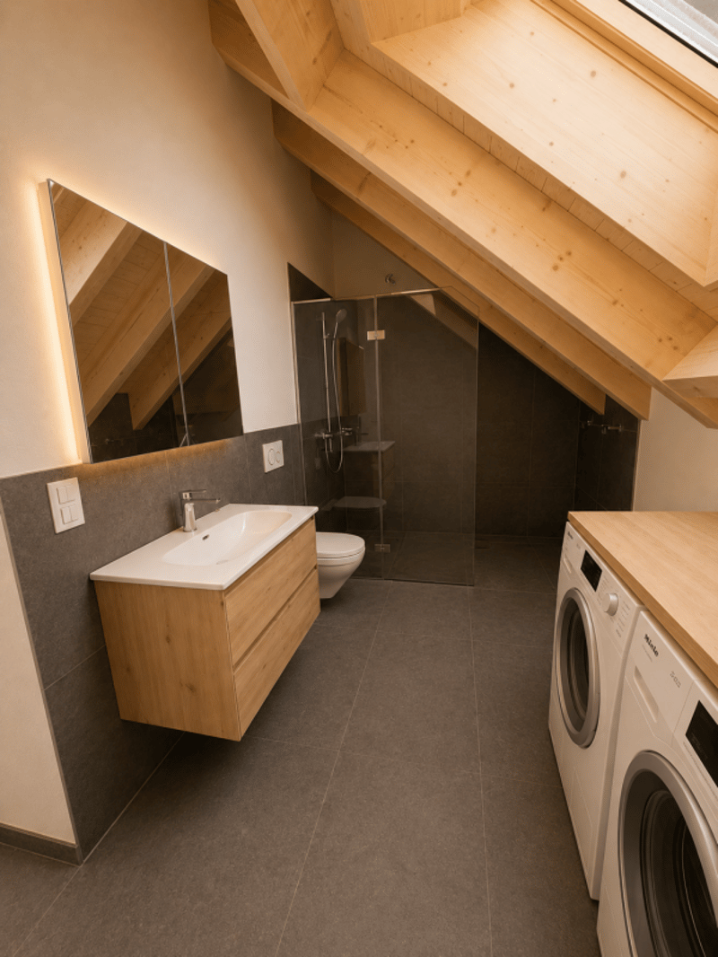 2.5-Zimmer-Dachwohnung süd an zentraler Lage zu vermieten (9)