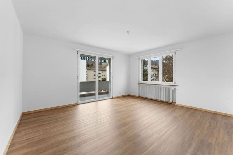 4-Zimmer-Wohnung im Hochparterre mit Balkon zu vermieten (1)