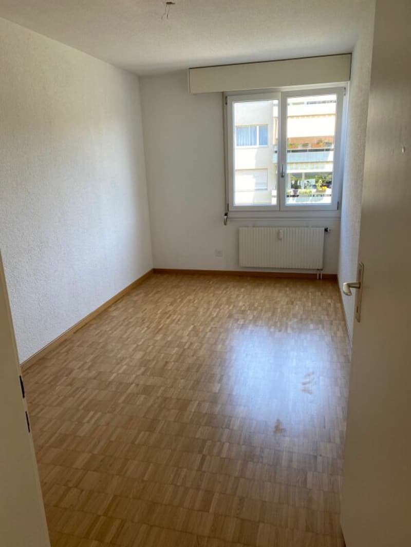 Grosszügige 3.5-Zimmerwohnung mit Balkon an zentraler Lage zu vermieten (9)