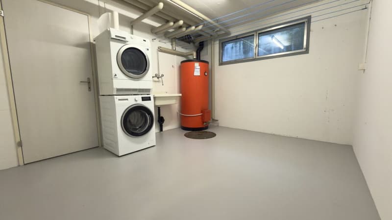 Wasch-/Trocknungsraum mit Boiler
