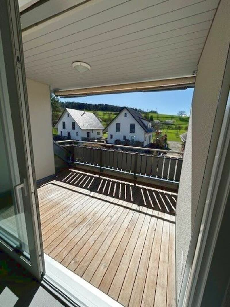 Moderne 4.5-Zimmer-Maisonette-Dachwohnung mit Galerie, zwei Bädern und sonnigem Balkon (10)