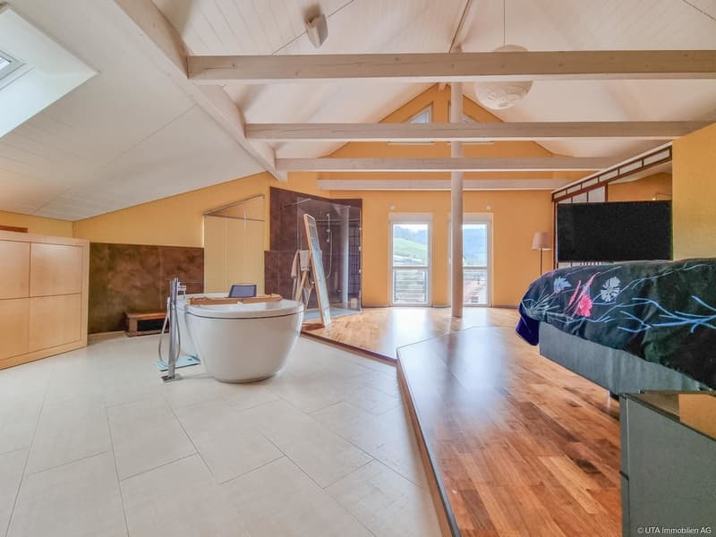 Master-Schlafzimmer OG mit Bad, Ankleide, Balkon