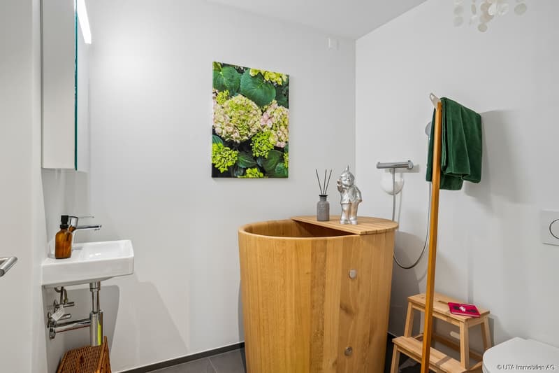 Gäste-WC mit Badezuber