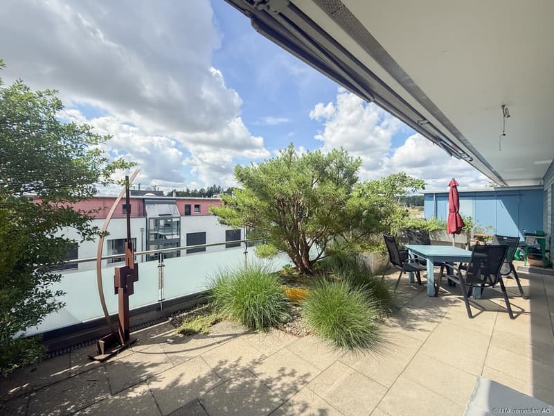 Terrasse und Hochbeete