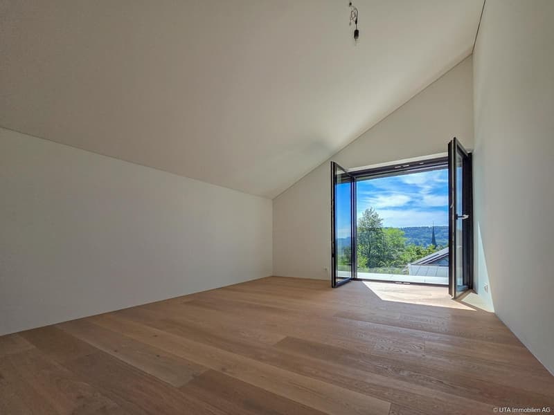 OG Zimmer mit Balkon