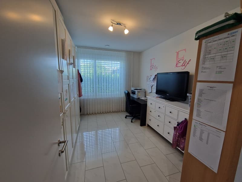Grosszügige 4.5 Zimmer Gartenwohnung (9)