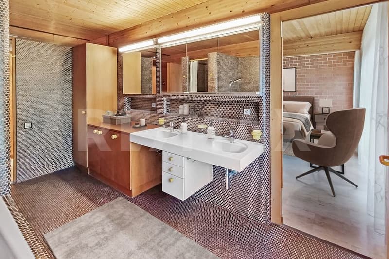 Elegantes Wohnen mit Indoor-Pool und Traumgarten (10)