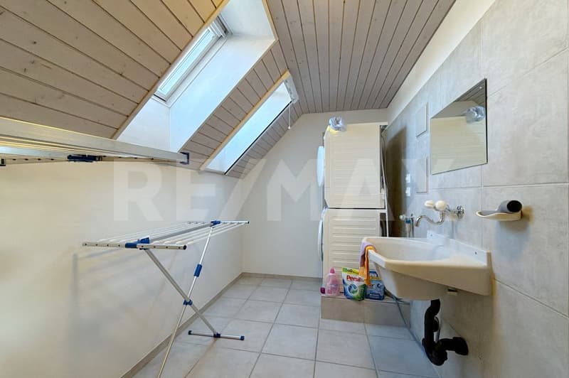 Charmante Dachwohnung mit Schlossblick (10)