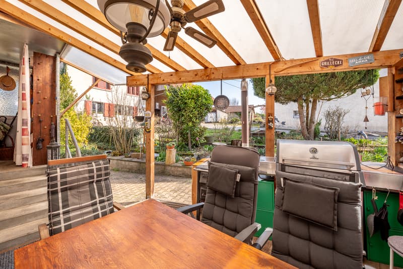 Charming little house with separate workshop and bar (3)