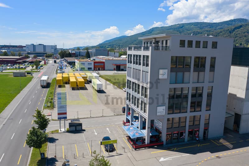 Modern bright office spaces near highway access (9)