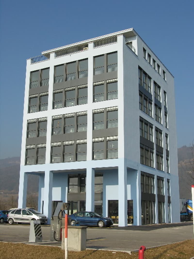 Modern bright office spaces near highway access (11)
