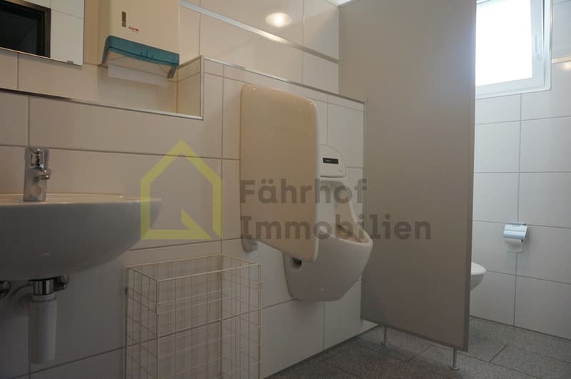 Modern bright office spaces near highway access (5)
