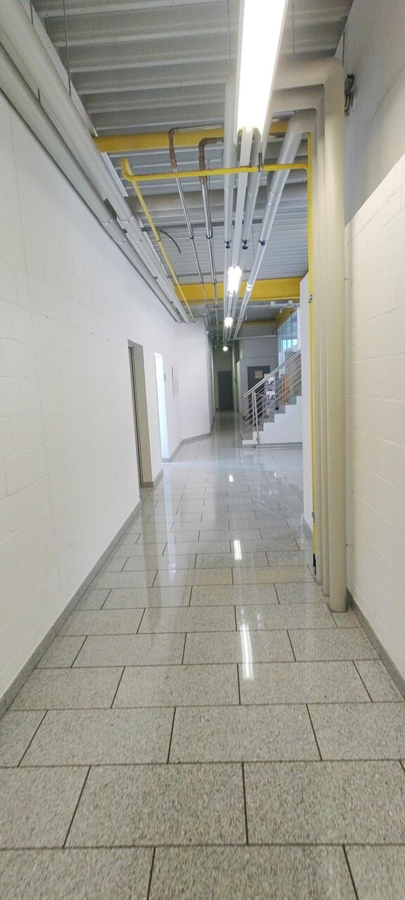 Office space 48 m2 near highway intersection for rent immediately (7)