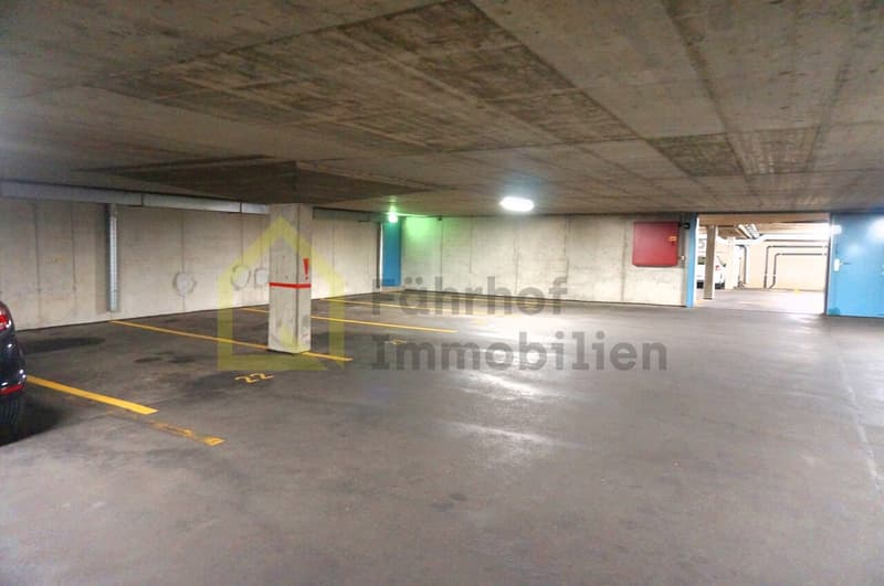 Einstellhallenplatz für Motorräder oder Kleinwagen (max. 2m) (5)