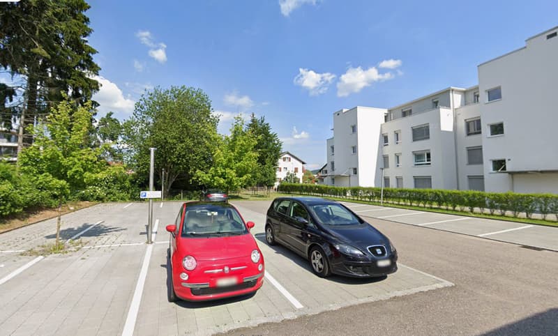 Aussenparkplätze an zentraler Lage verfügbar (3)