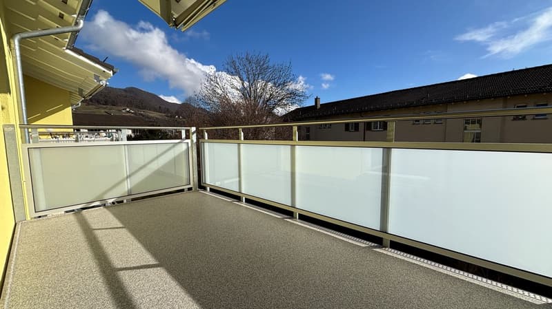 Ruhig und zentral mit grossem Balkon (2)