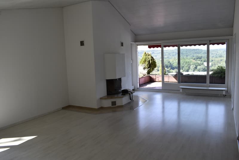 5.5 Zimmerwohnung mit angrenzender Doppelgarage, am Waldrand gelegen (3)