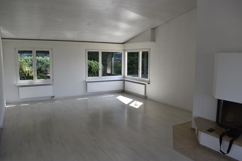 5.5 Zimmerwohnung mit angrenzender Doppelgarage, am Waldrand gelegen (5)