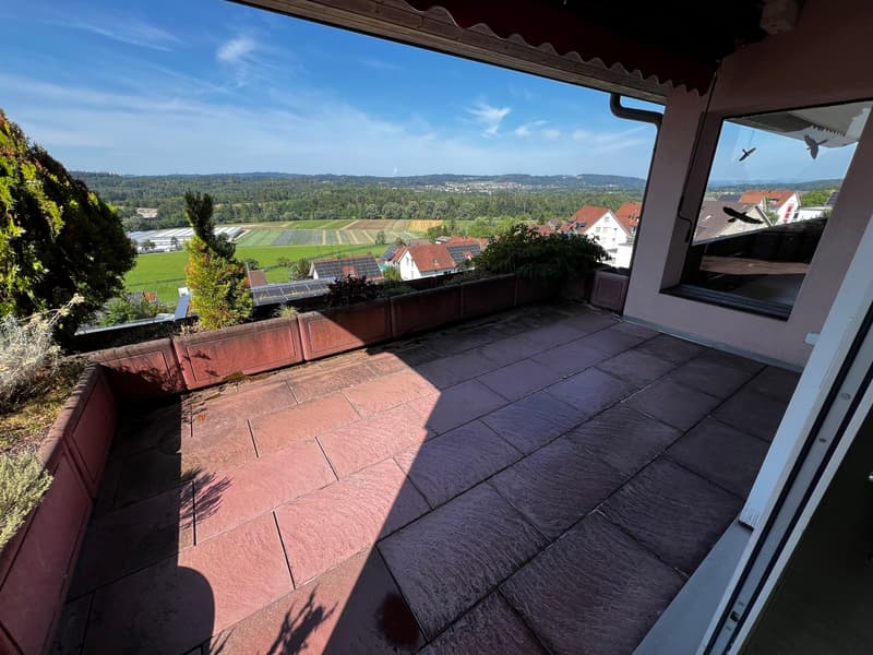 5.5 Zimmerwohnung mit angrenzender Doppelgarage, am Waldrand gelegen (4)