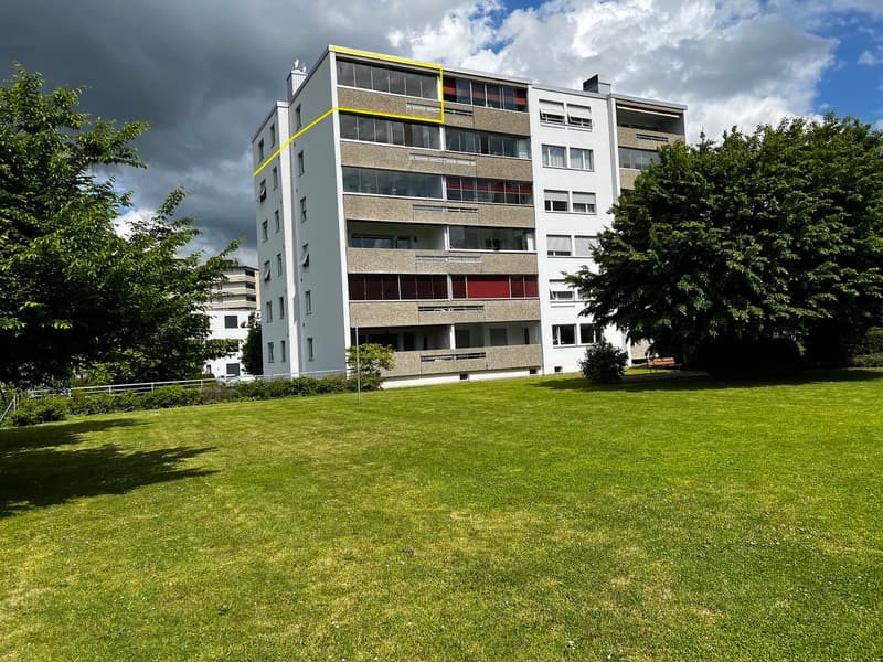 Sehr gepflegte 4½ Zimmerwohnung im obersten Stockwerk (11)