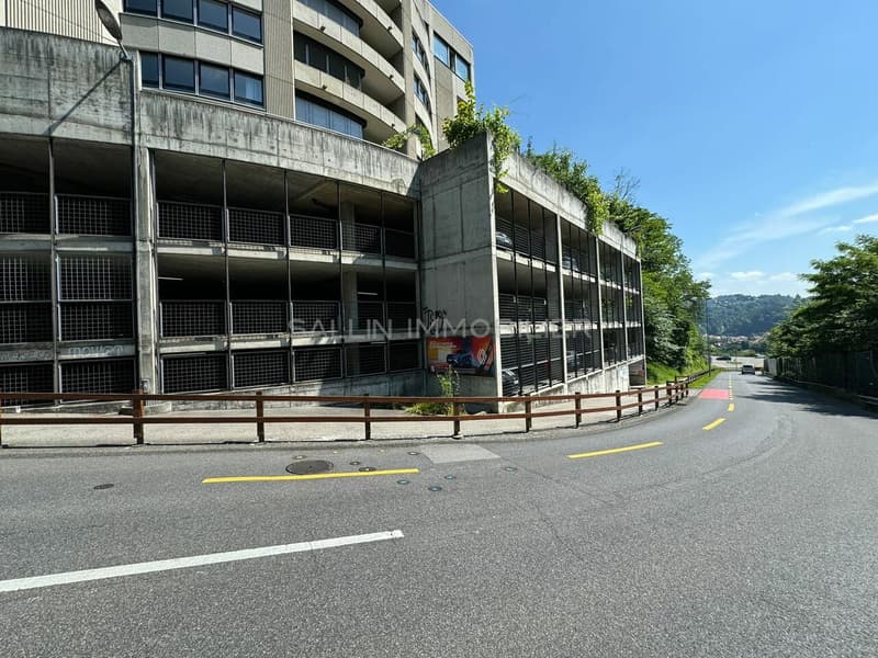 3 places de parc moto situées au centre ville de Fribourg (2)