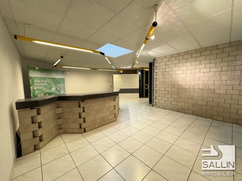 Surface administrative d'env. 270 m²  avec 3 pl. ext. et 2 pl. int. (2)