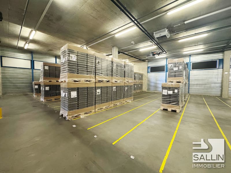 Entrepôt/Halle d'env. 763 m², quai de chargement avec rampe élévatrice (5)