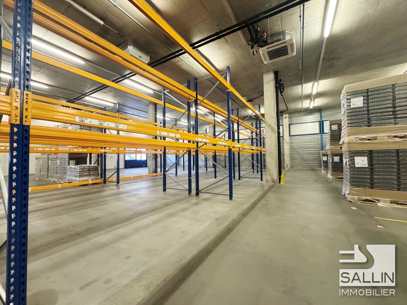 Entrepôt/Halle d'env. 763 m², quai de chargement avec rampe élévatrice (4)
