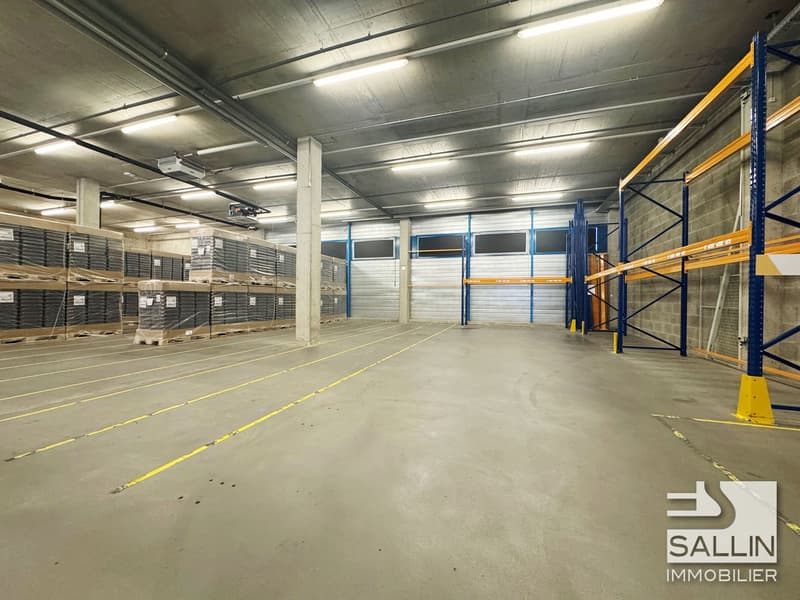 Entrepôt/Halle d'env. 763 m², quai de chargement avec rampe élévatrice (3)