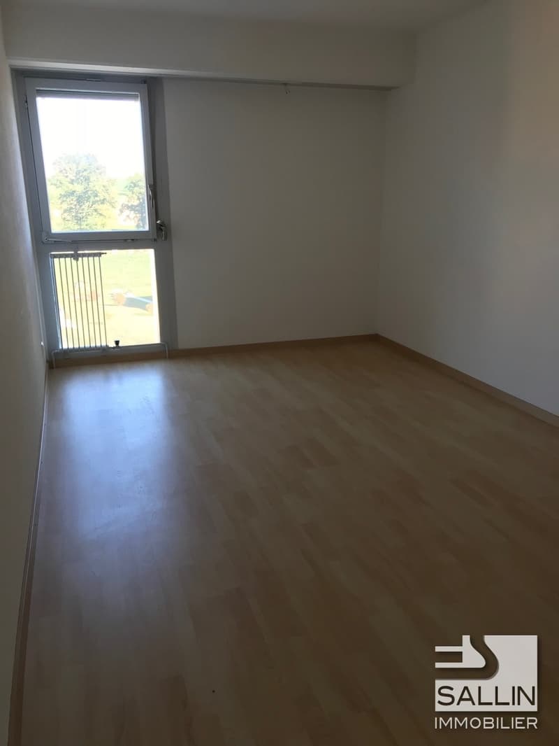APPARTEMENT DE 4 PIECES  PROCHE DE TOUTES COMMODITES (4)