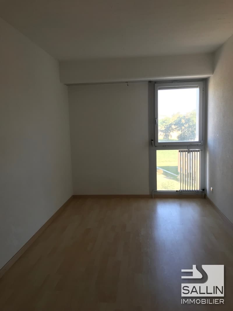 APPARTEMENT DE 4 PIECES  PROCHE DE TOUTES COMMODITES (3)
