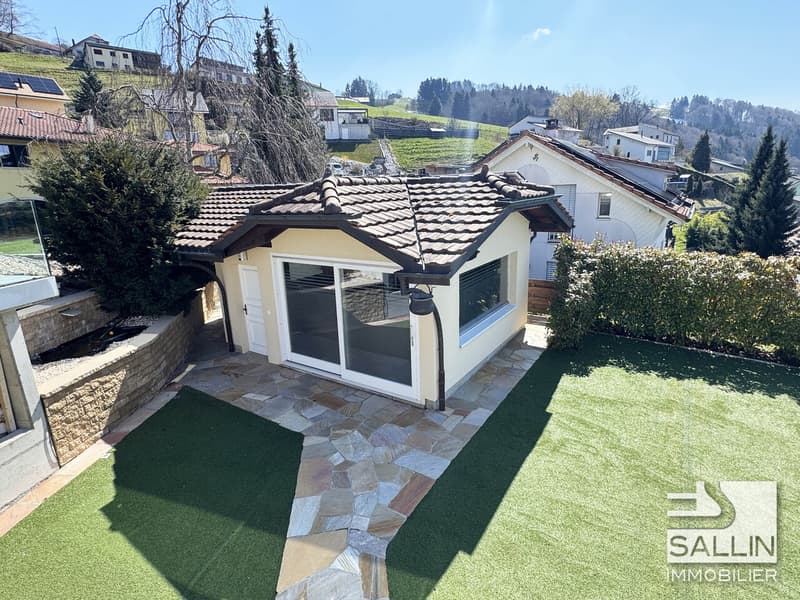 Élégante propriété de 6½ pièces d'env. 250 m², piscine, SPA et garage (9)