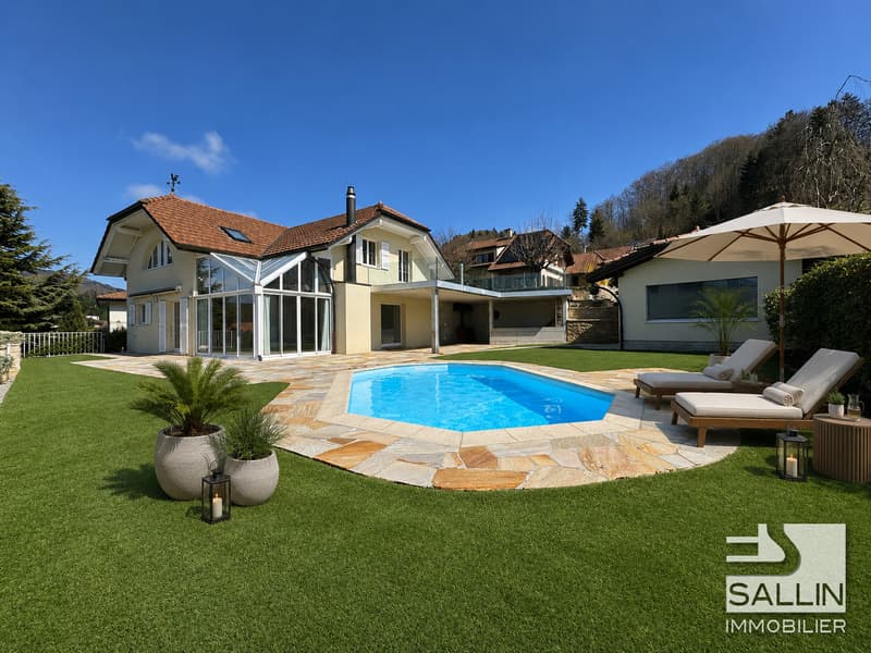 Élégante propriété de 6½ pièces d'env. 250 m², piscine, SPA et garage (1)