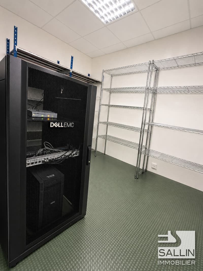 Lumineuse surface administrative open space d'env. 140 m² (13)