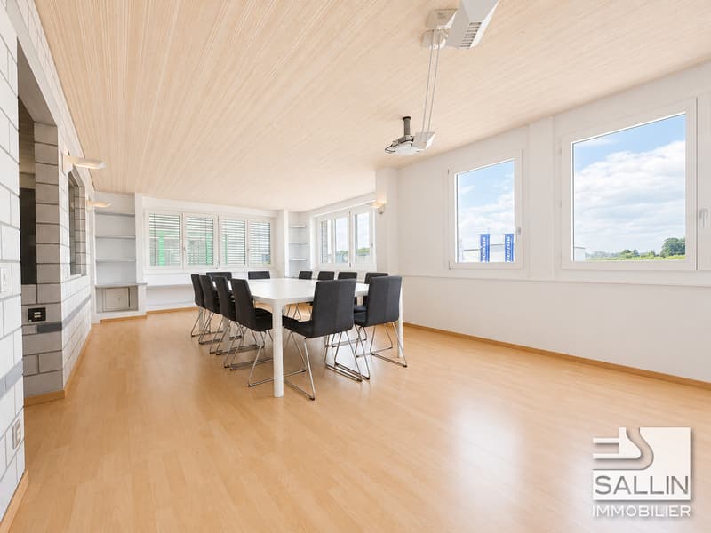Lumineuse surface administrative open space d'env. 140 m² (8)
