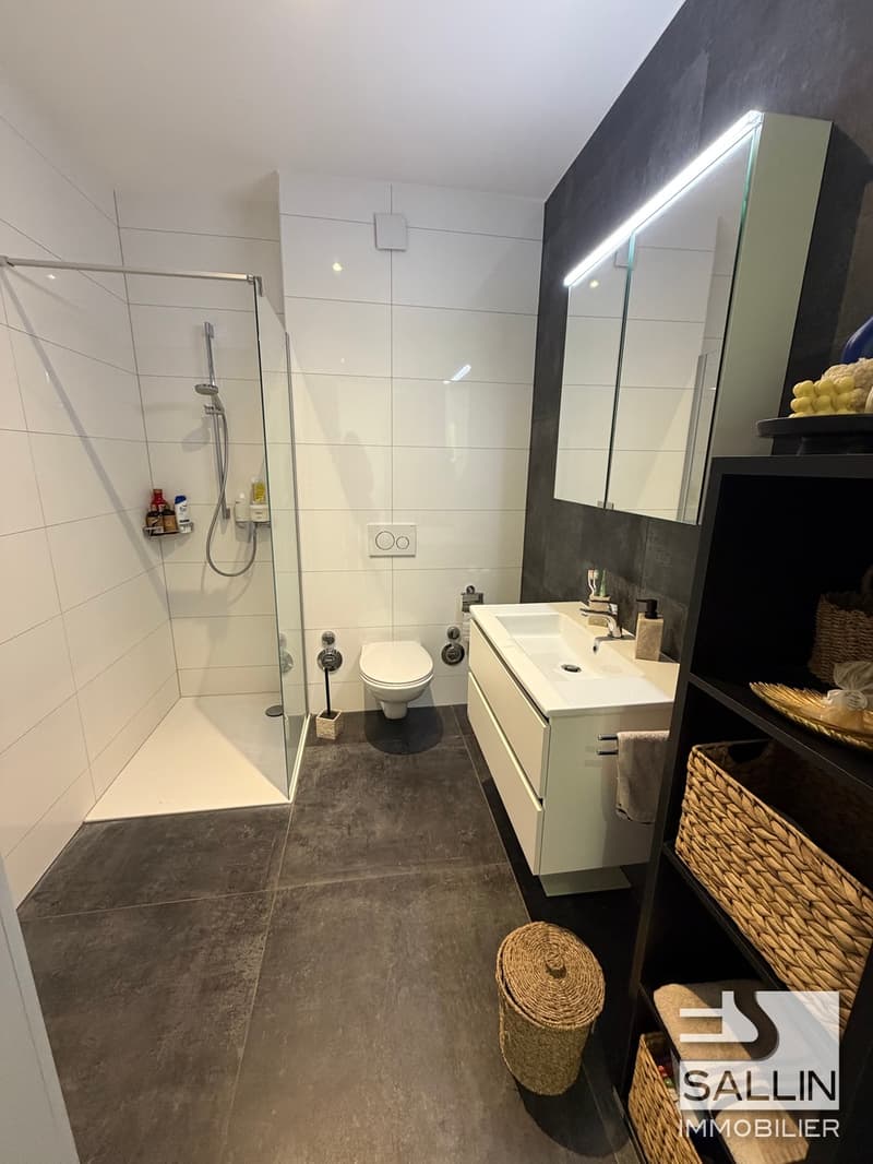 Spacieux appartement récent de 2½ pièces (6)