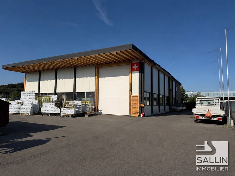Halle industrielle d'env. 445 m² avec appartement de 5½ pièces (1)