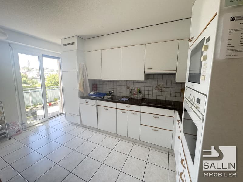 Spacieux appartement de 5 pièces au 3ème étage avec place intérieure (2)