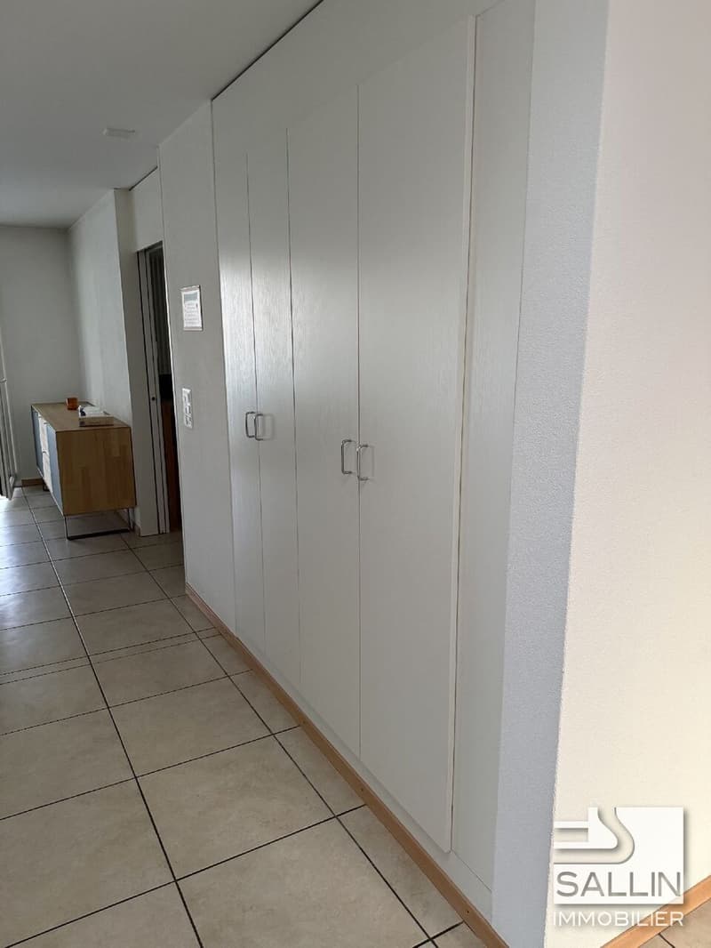 LUMINEUX 4½ PIECES AU 4EME ETAGE AVEC GRAND BALCON ENSOLEILLE (11)