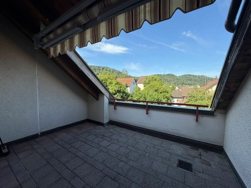 Grosszügige 1 1/2-Zimmer-Dachwohnung an zentraler Lage (8)