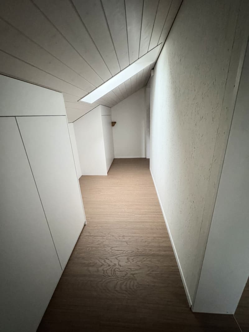 P_2. OG Ankleideraum West (I).JPG