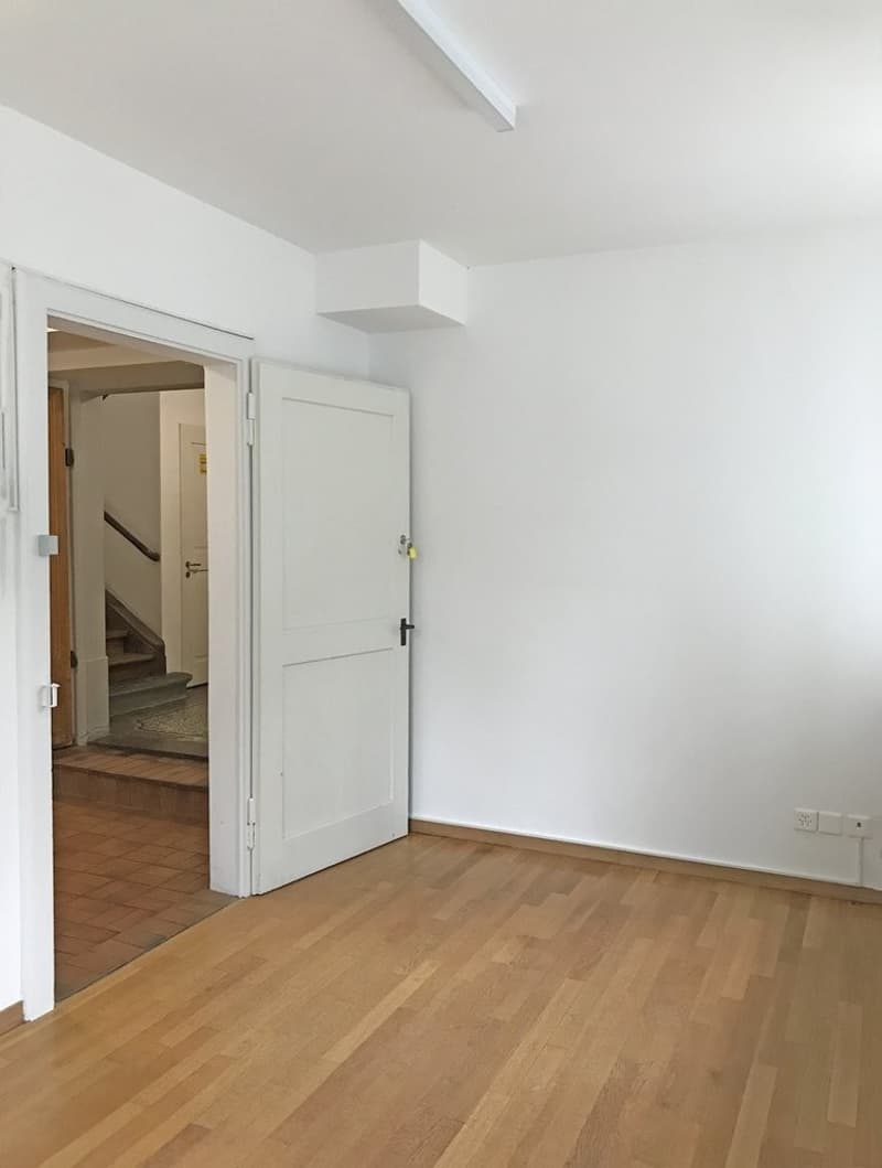 Buero_rechts_bearbeitet.jpg