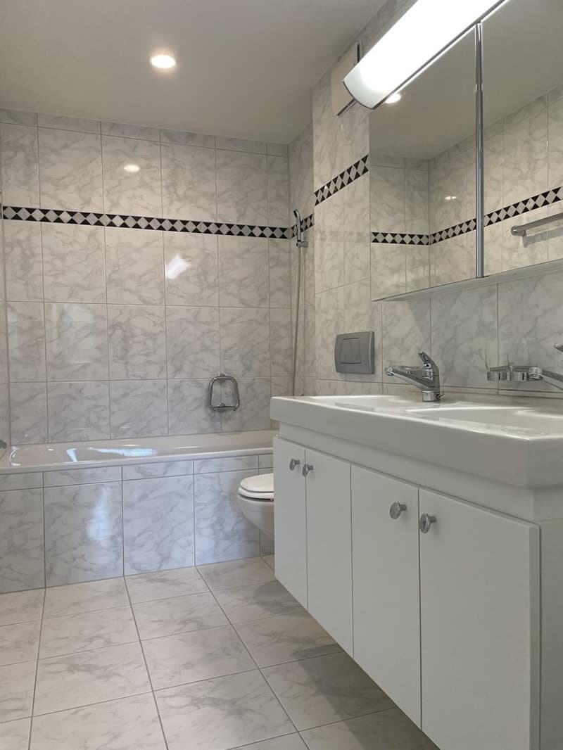 Bad mit Badewanne