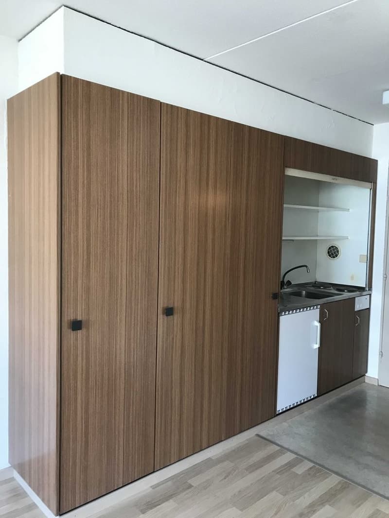 Kochnische und Wandschrank