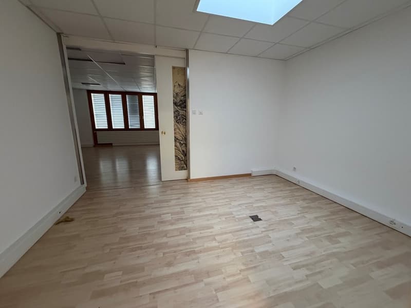 Vorraum zu grossem Büro