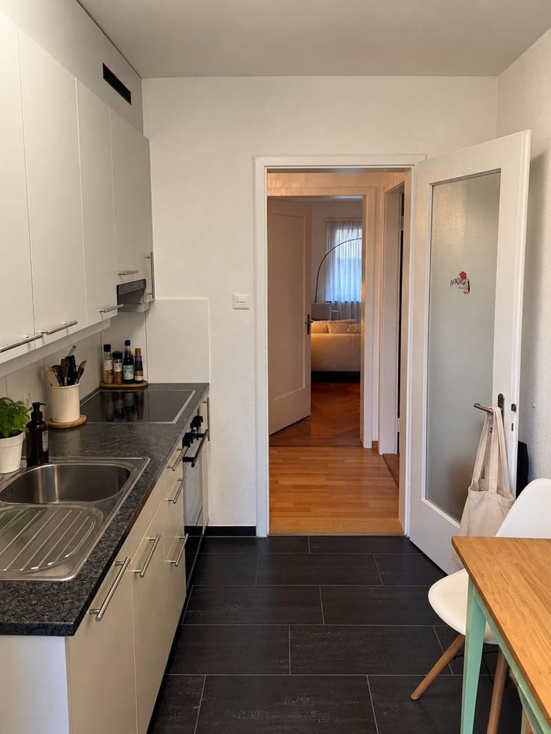 Küche von Balkon rg. Wohnzimmer