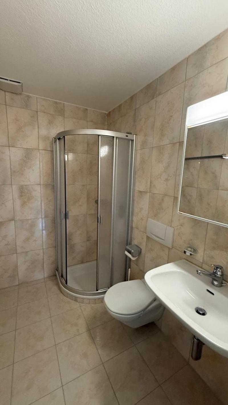 Badezimmer mit Dusche
