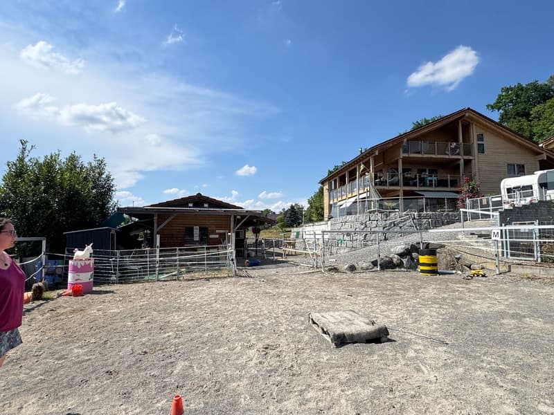 3 Familienhaus mit Pferdestall, Reitplatz, Naturpool und Überlaufbecken (21)